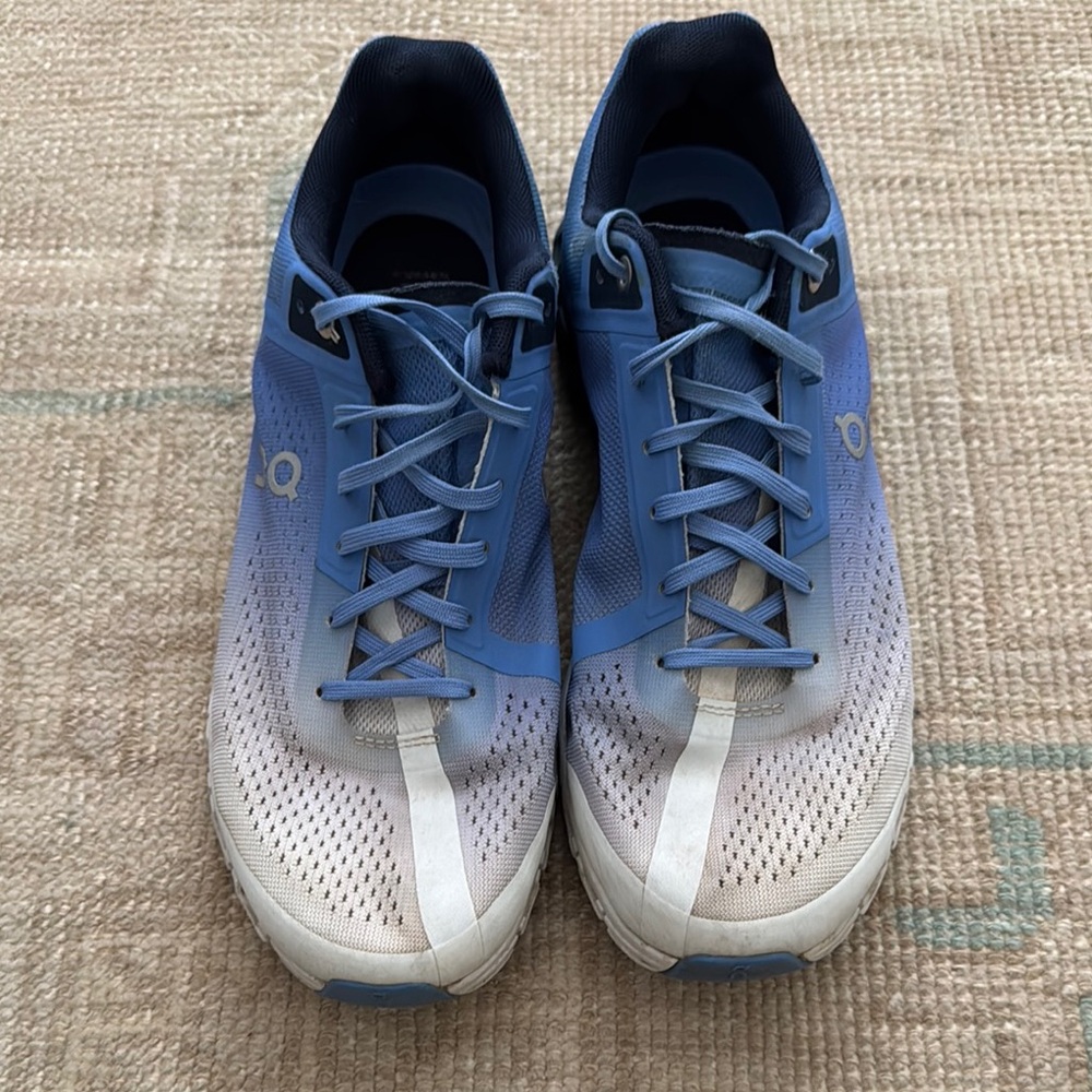 On Cloudflow Sneakers